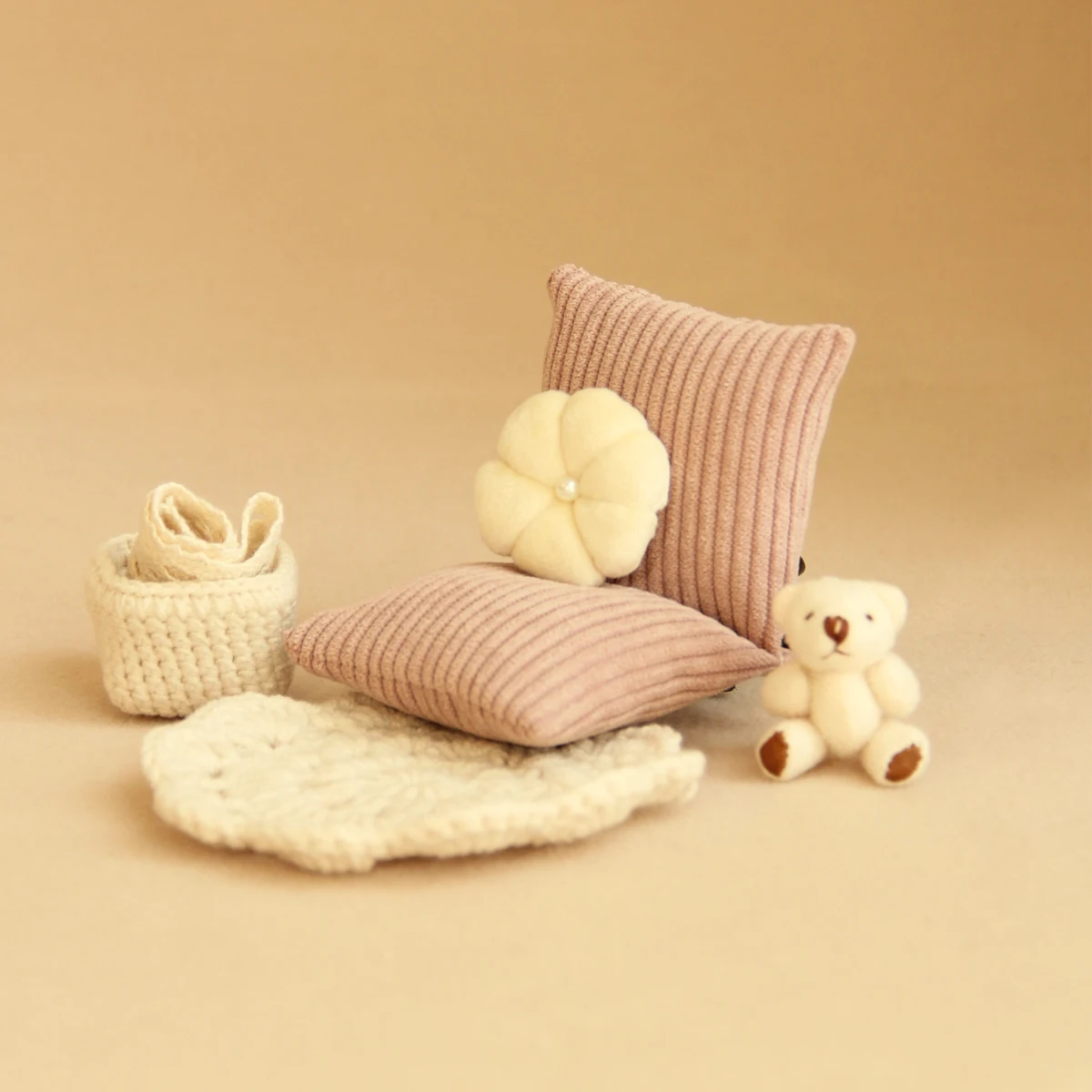 1:12 Miniatur-Realistisches Möbelstück, zweiteiliges Sofa-Set, geeignet für die Dekoration von Puppenhäusern.