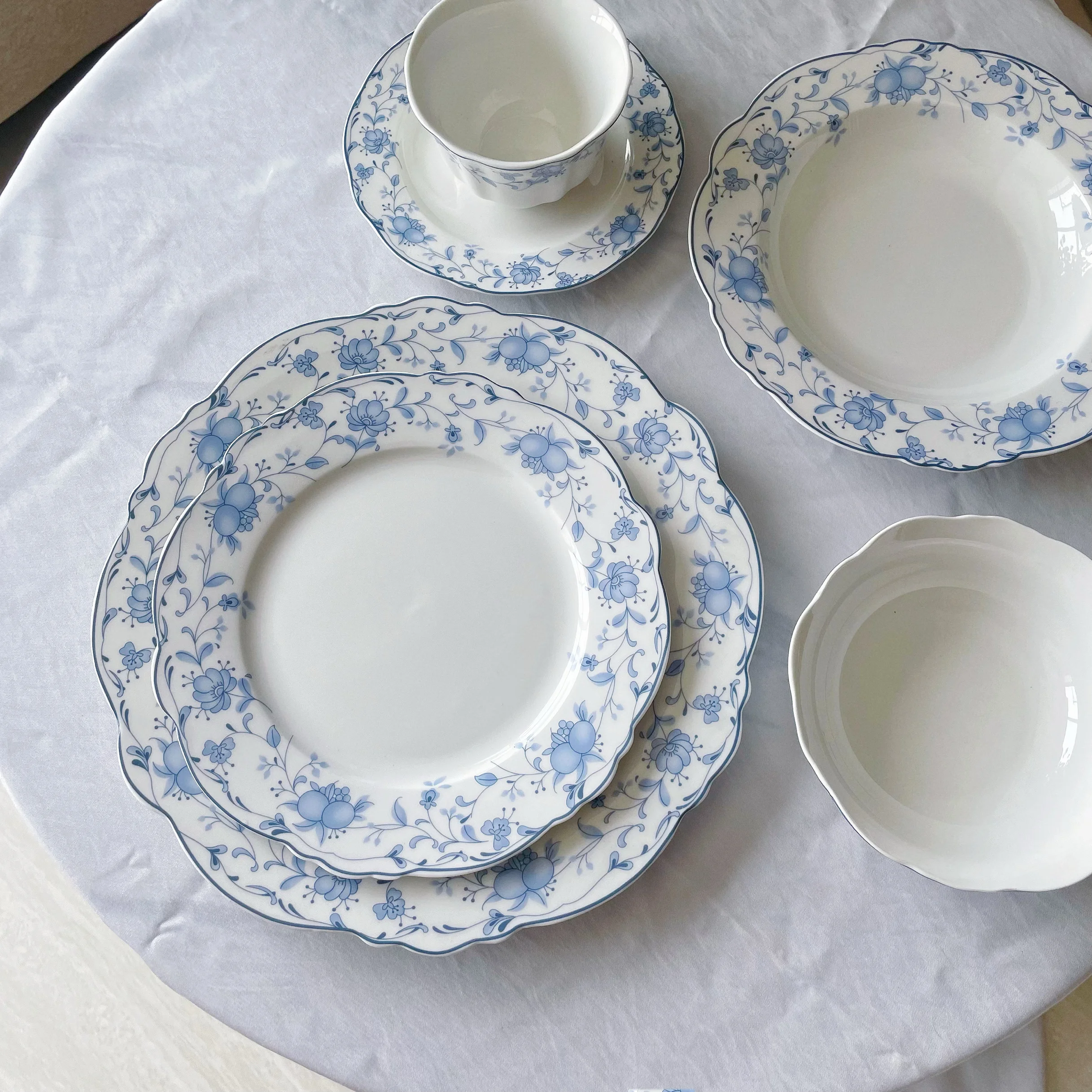 

Blue Fre Sle Irregular Lotus Plate Steak Dinner Plate Coffee Cup Di Cerc Crt Plants Floral Pattern Adult Use
