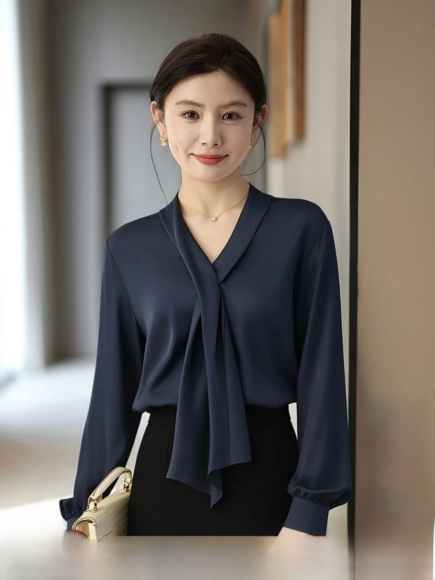 

Женская шелковая блузка Ele V-Ne с длинным рукавом, приталенная, для офиса, весна-осень, светло-лиловый цвет, дизайнерская модель