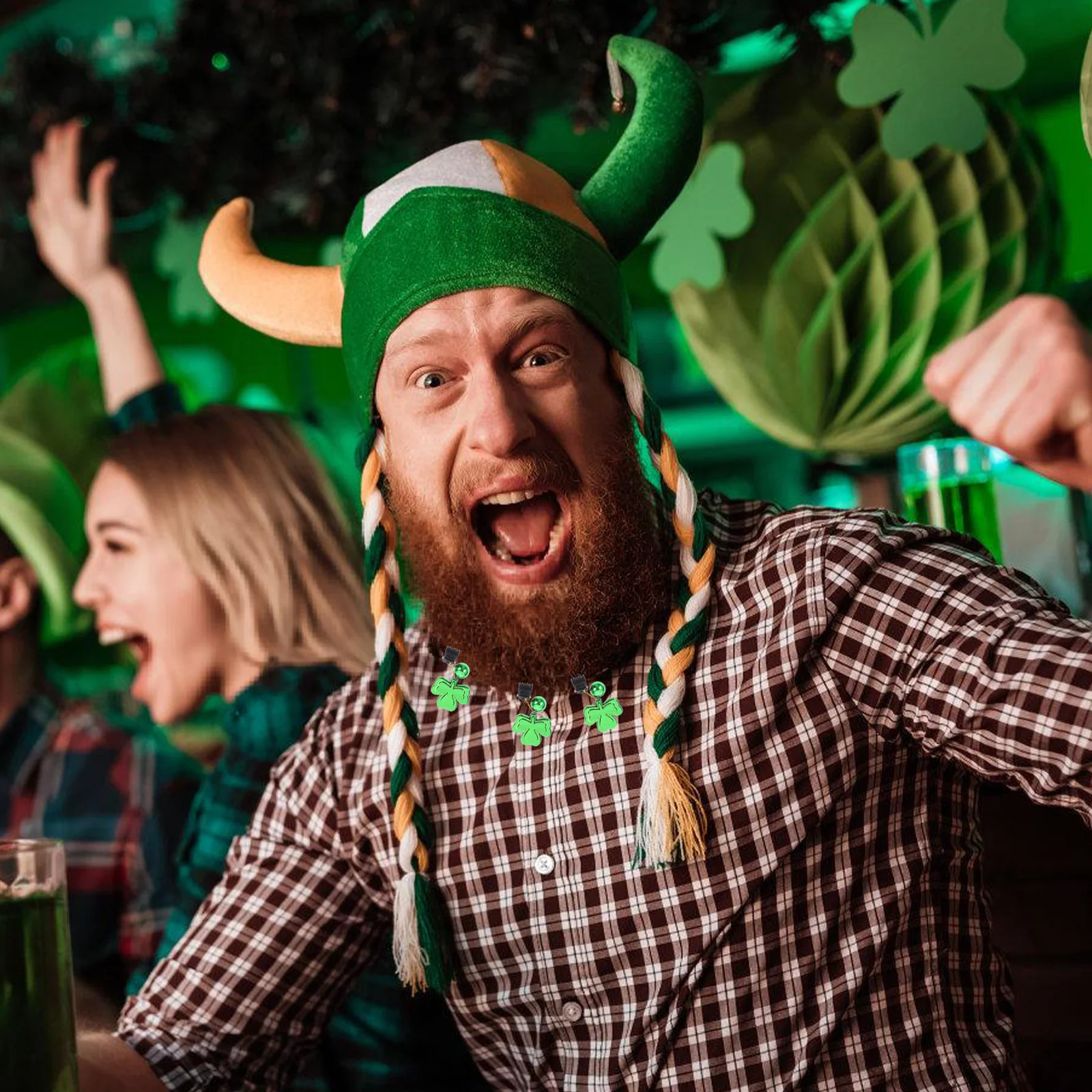 10 Buah Klip Jenggot Berbentuk Semanggi dengan Liontin Mengkilap, Mudah Dipasang, Dekorasi Jenggot untuk Festival Hari St. Patrick, Pesta Natal, Rambut Wajah