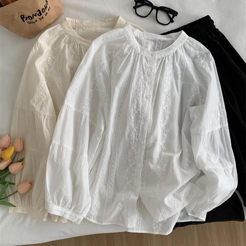Nuova camicia con maniche a lanterna in cotone primaverile 2025, ricamo da donna, camicetta ampia con temperamento francese vintage Mori Girl T54113CC