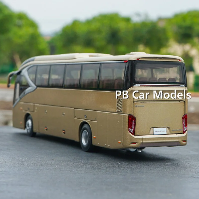 1:42 alloy car model of the original Xiamen Golden Travel Bus Jinlong XML6129 Pilot Bus