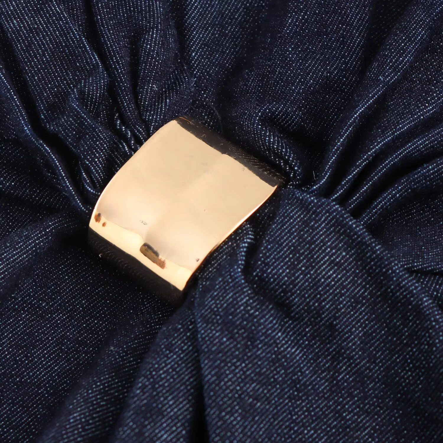 النمط الأوروبي والأمريكي 2025 Dpring فستان نسائي جديد بقصة ضيقة ورقبة دائرية ومرصع بالذهب من قماش الدنيم ميدي