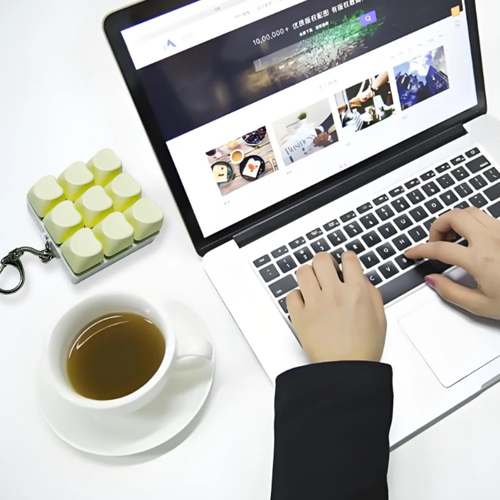 Relaxing DIY Keyboard Fidget Keychain Keys Button Relief Stress Clicker Toy Pass The Time Heart Shape Finger Keyboard Cap