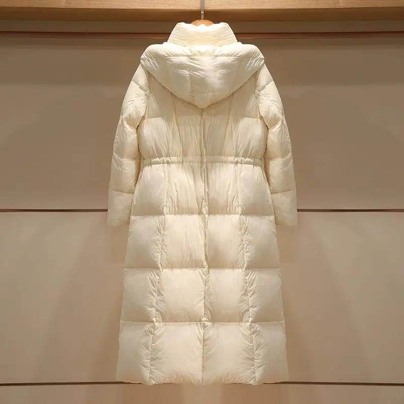 سترة نسائية أوروبية جديدة لشتاء 2025 للتنقل سترة دافئة بغطاء للرأس