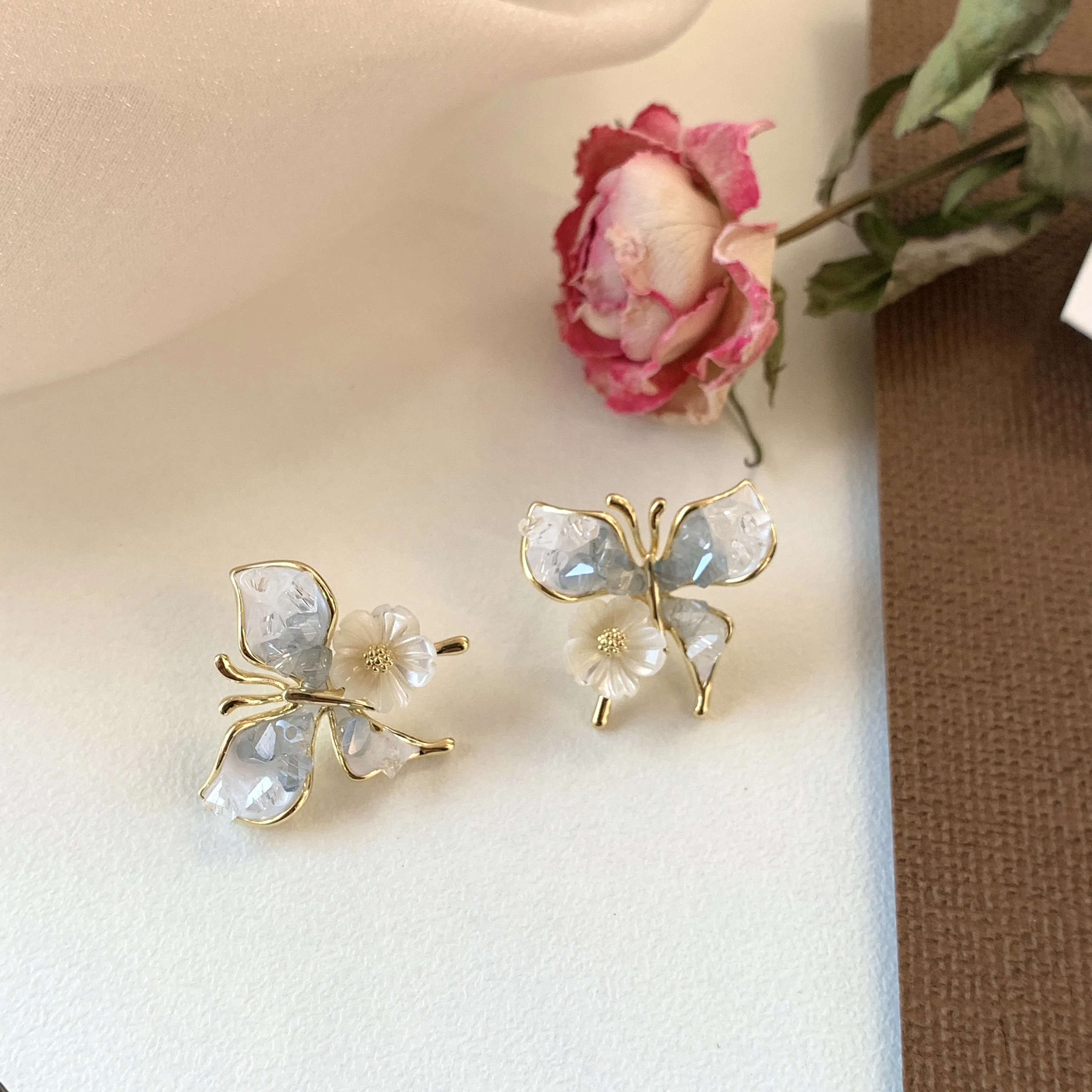 Cute Butterfly Stud Earrings For Women Exquisite Crystal Imitation Pearl Earrings For Party Wedding Ear Jewelry Girls Gifts K-