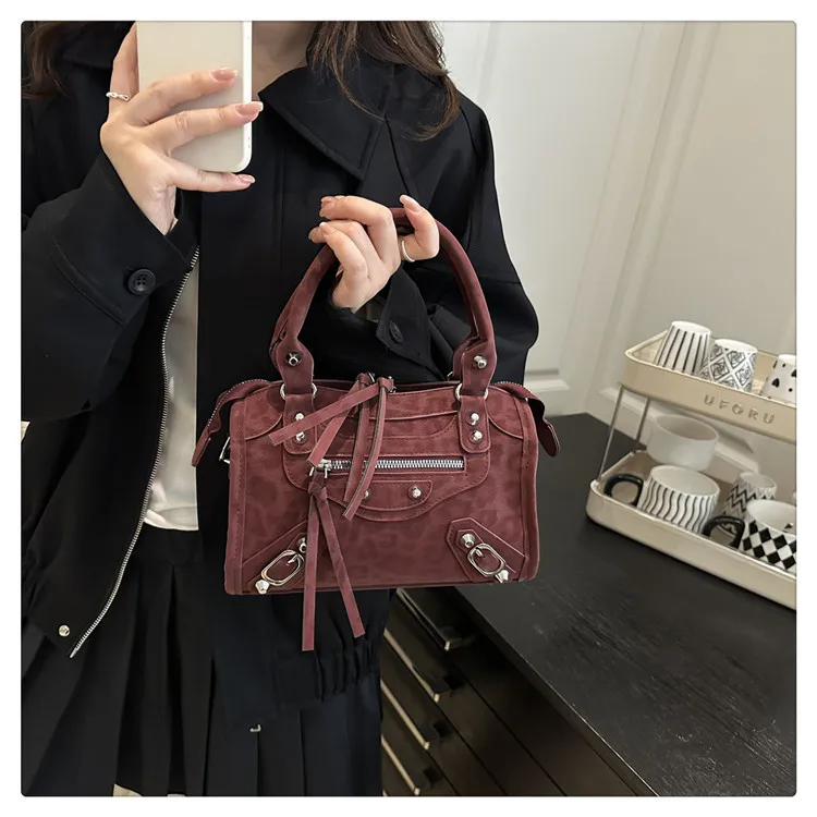 Vintage Wildlederähnliche Handtasche, Nieten-Reißverschluss-Dekor, Abnehmbarer Langer Riemen, Retro-Punk-Umhängetasche für Pendlerinnen – Detail 21