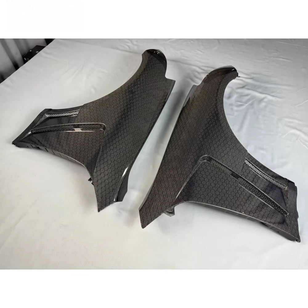 G35 Carbon Fiber Fenders, Suitable for 2004-2006 Infiniti G35 Modified Carbon Fiber Fenders. 3