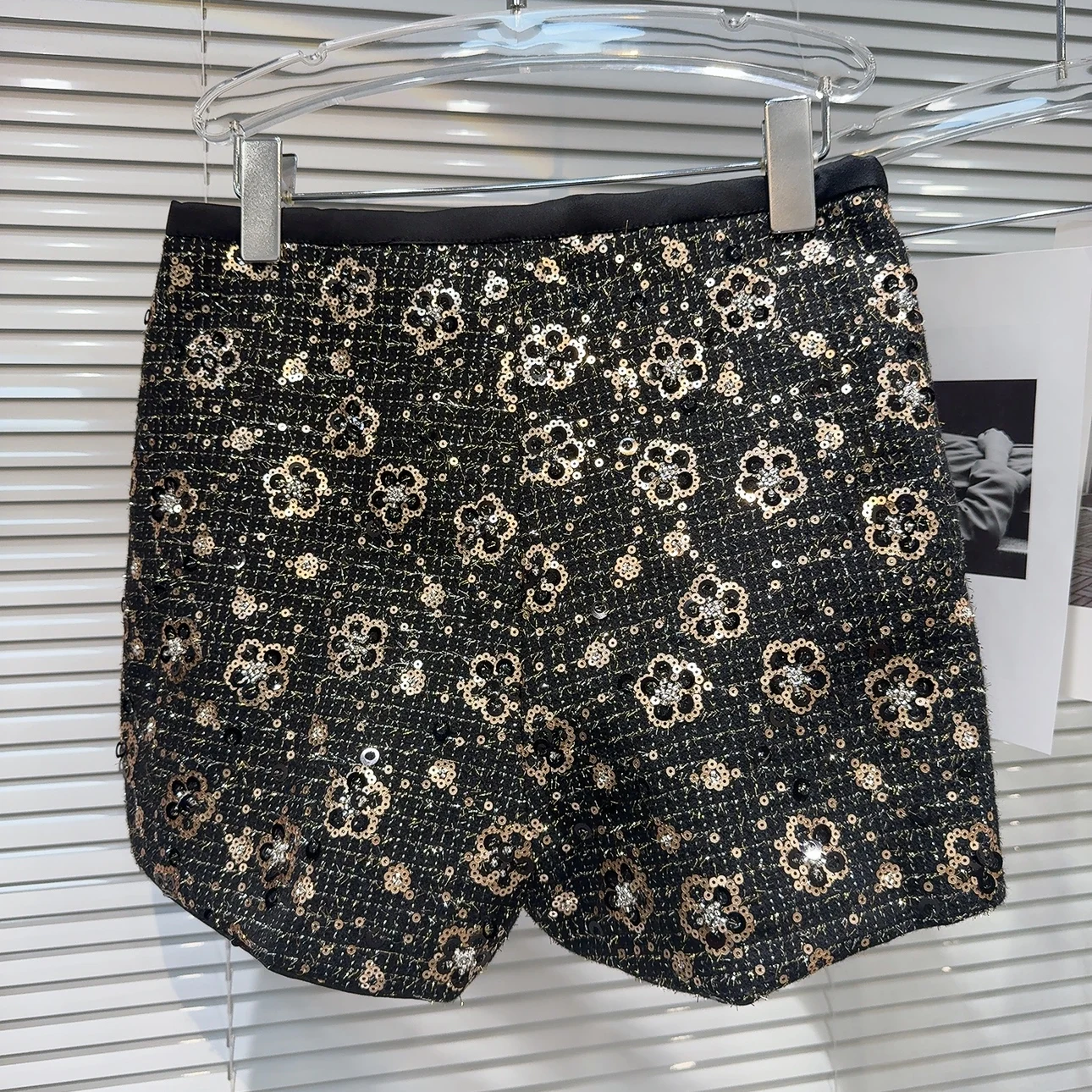 กางเกงบูทคัทผ้าทวีดปักลายดอกไม้เลื่อมทอง งานหนัก ความยาวครึ่งขา สไตล์ลำลองสำหรับผู้หญิง แฟชั่นหรูหรา ฤดูหนาว สินค้ามาใหม่