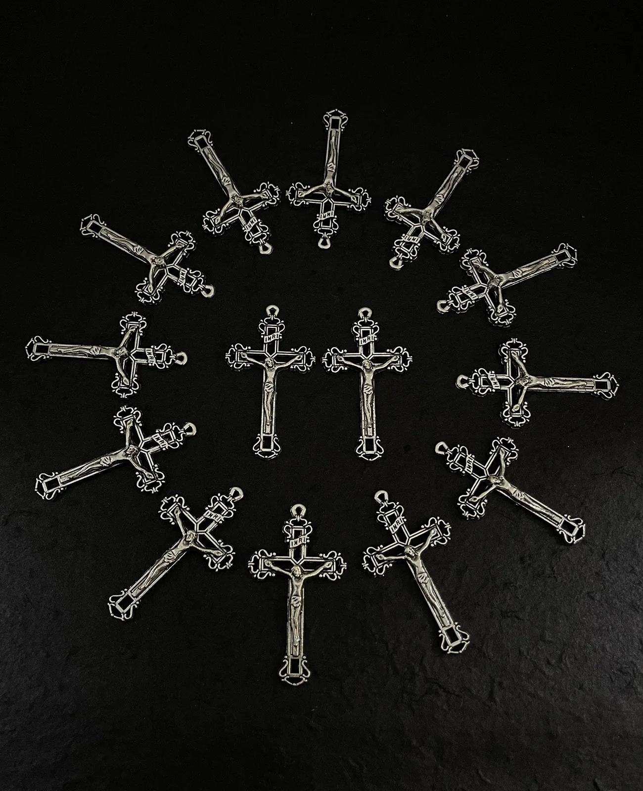 5Pcs Floral Hollow Cross Pendants Christian INRI Crucifix Jesus Cross Pendants for Necklace DIY Jewelry Accessories