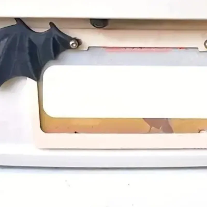 

1 пара черных чехлов и рам для номерных знаков автомобиля с крыльями летучей мыши, украшение из прочного пластика, идеальный подарок для любителей тематических вампиров ужасов