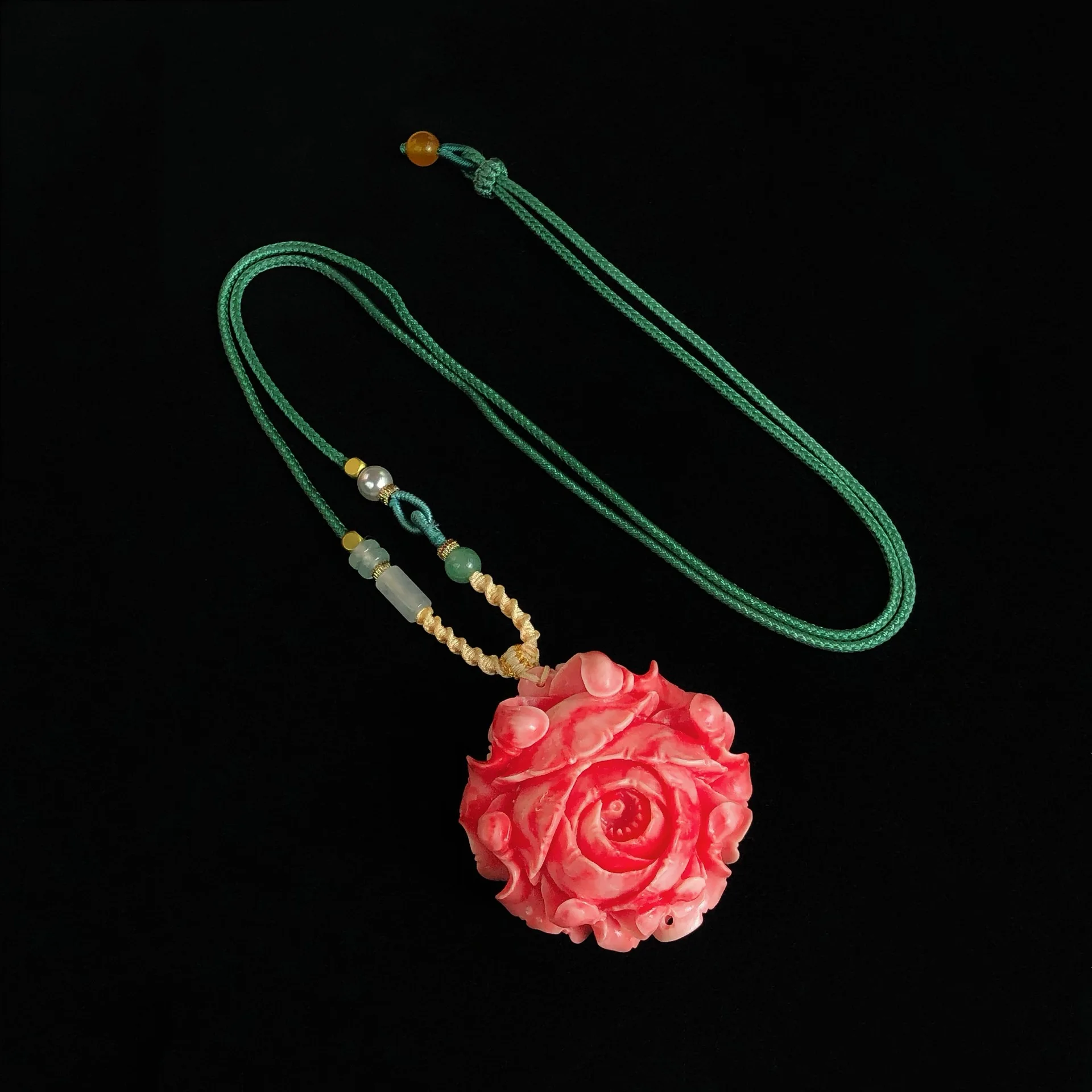 New national style necklace, shell powder pressed peony pendant, fashion personality, fashion necklace, femininity manufacturer