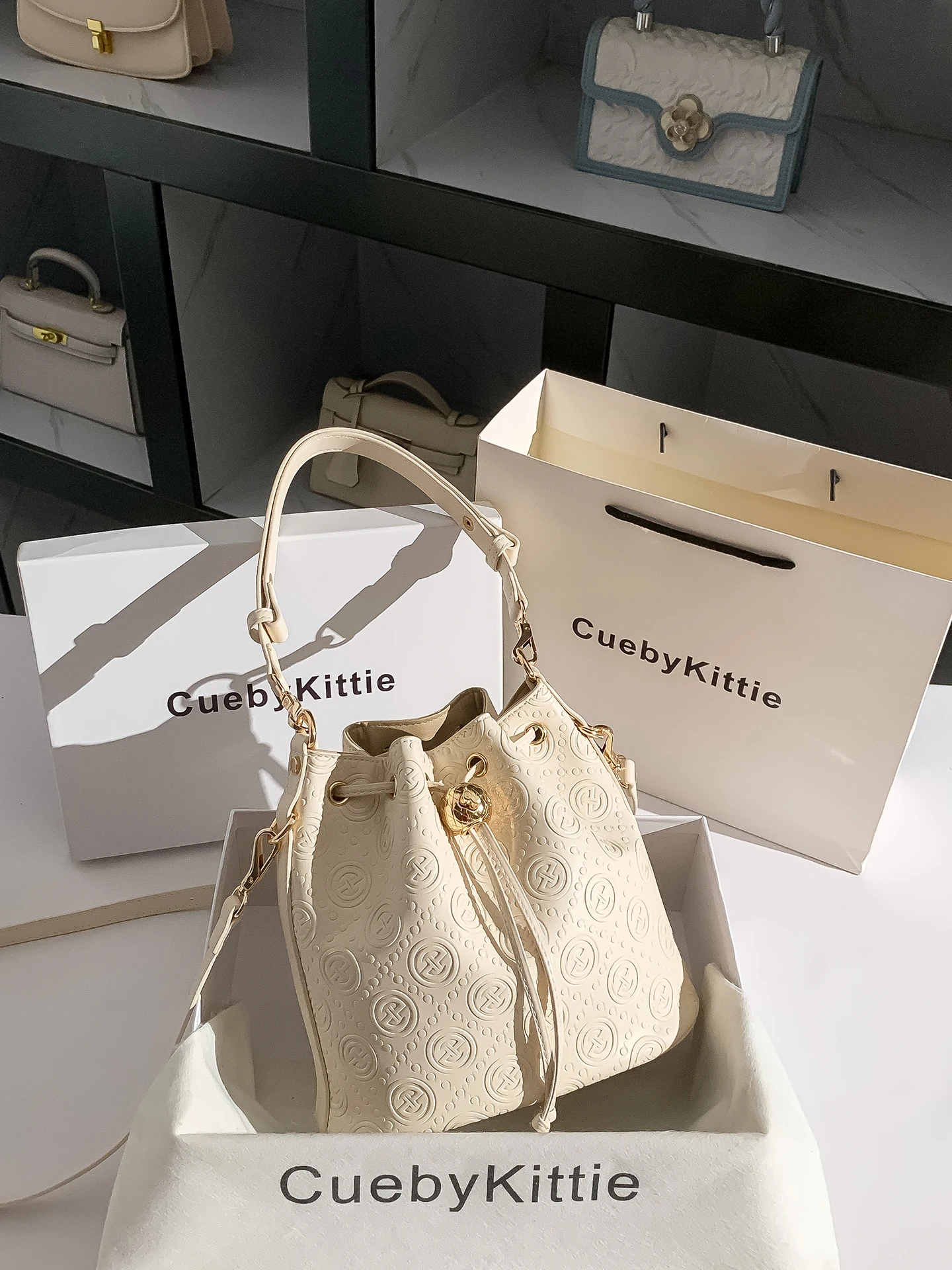 sac-a-main-de-luxe-cueby-kittie-pour-femme-gaufre-nouvelle-collection-2026-sac-polyvalent-a-bandouliere-en-cuir-souple-forme-seau-ronde