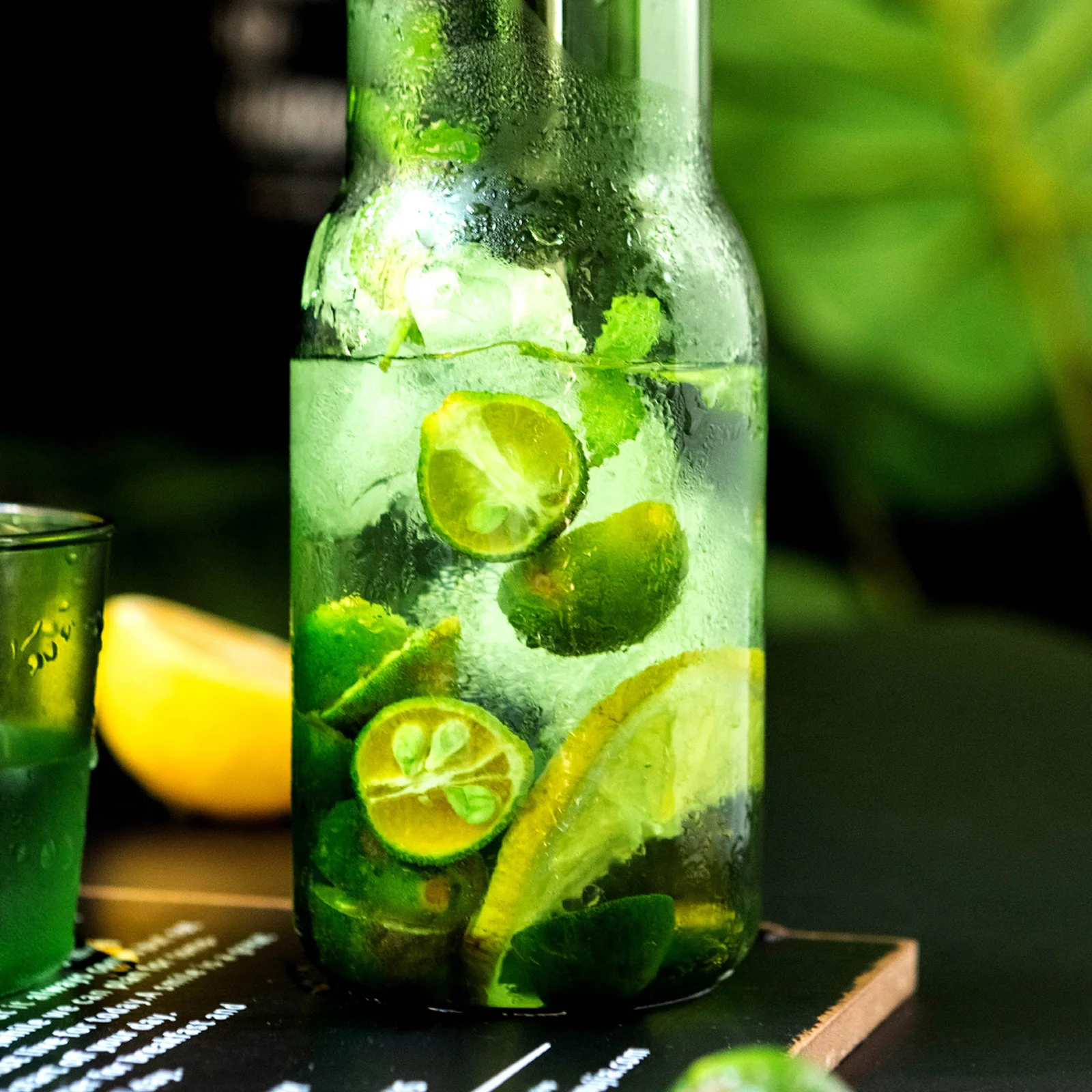 

Double Walled Water Bottle Green Glassware Drinking Carafe with Cup Tools