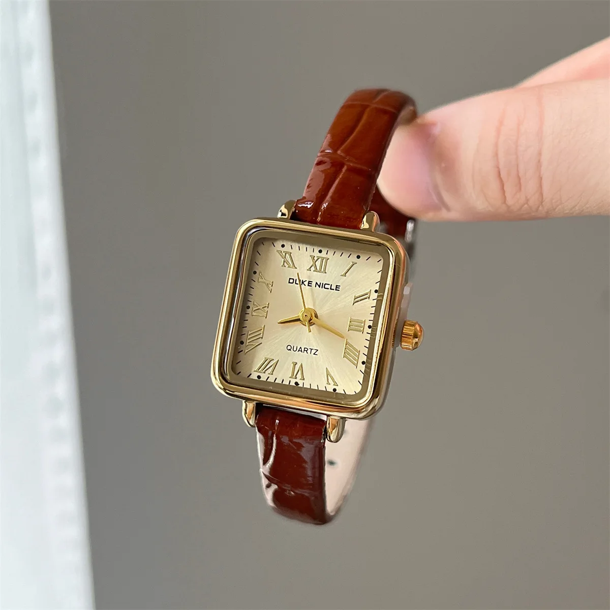 Newwomen'swatchclassicsquareladies watch light luxury retro mother-ofpearl face leather strap original gift original watch