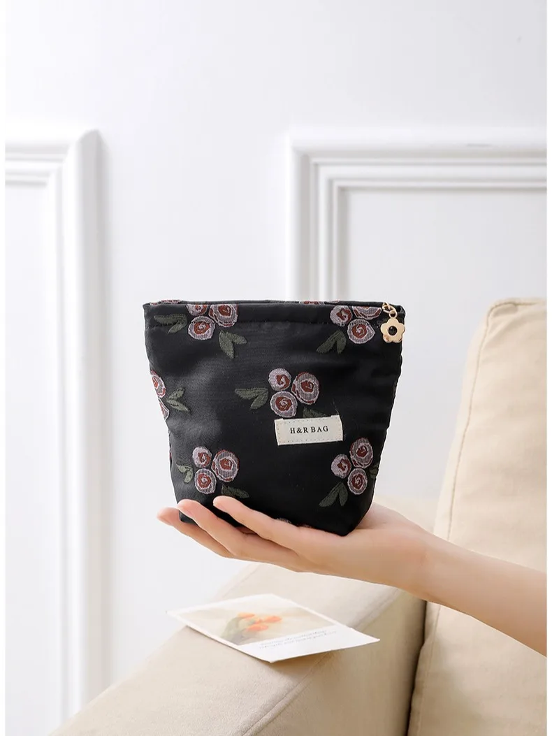 L/S Floral Embroidered Makeup Bag Woman Fashion Cosmetic Bag Women Clutch Bag Makeup Pouch Travel Organizer Bags Wash Bags