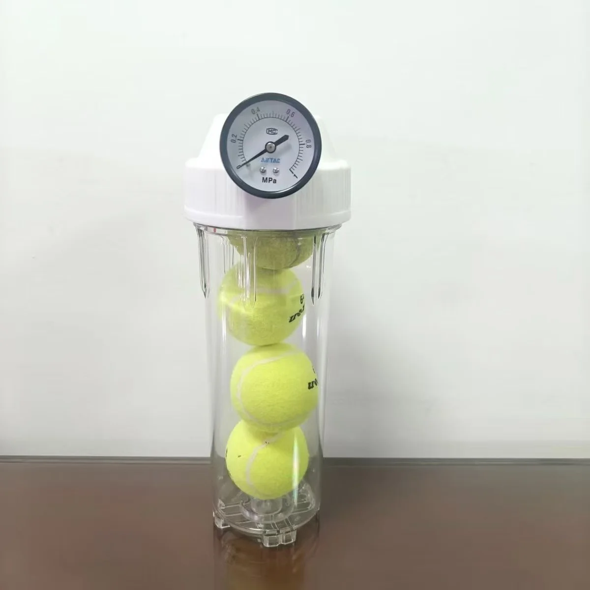 The Tennis Pressure Tank Can Hold 4/8 Tennis Balls Lt Is Leak Proof And Can Inflate Greatly Extending The Practical Life