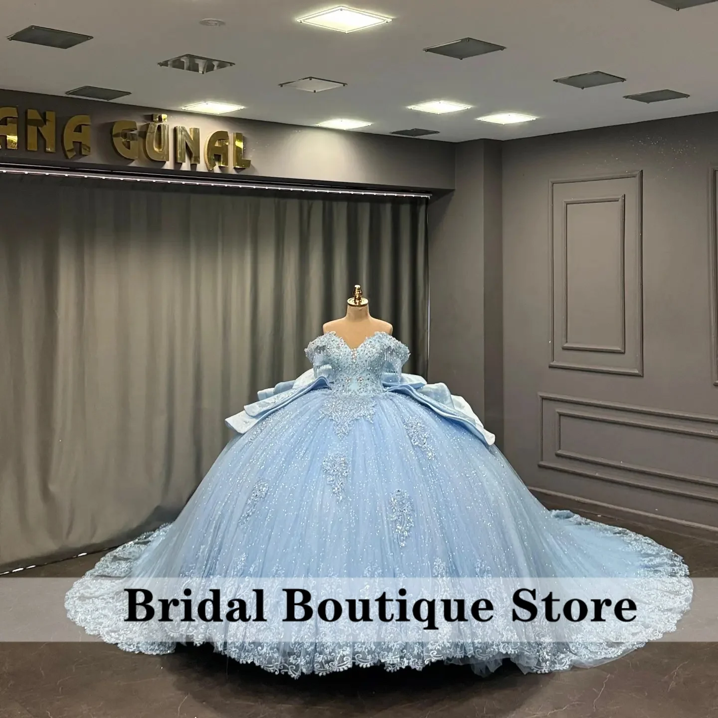 

Shiny Sky Blue Quinceanera Dresses Ball Gown Beading Crystal Lace layering Long tail Vestido De 15 Quinceanera Customized