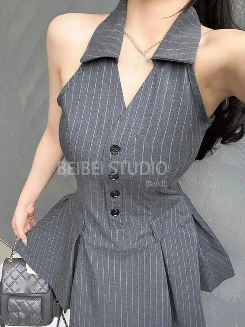 فستان بياقة رمادية معلقة على الرقبة، فستان نسائي صيفي قصير على طراز الكلية بخصر مطوي، ملابس علوية نسائية حلوة أنيقة Y25N