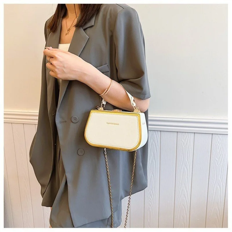 

Luxury Ladies Shoulder Bag Made Of Premium Leather Boasting Paris High-End Vintage Neat Daily Look​