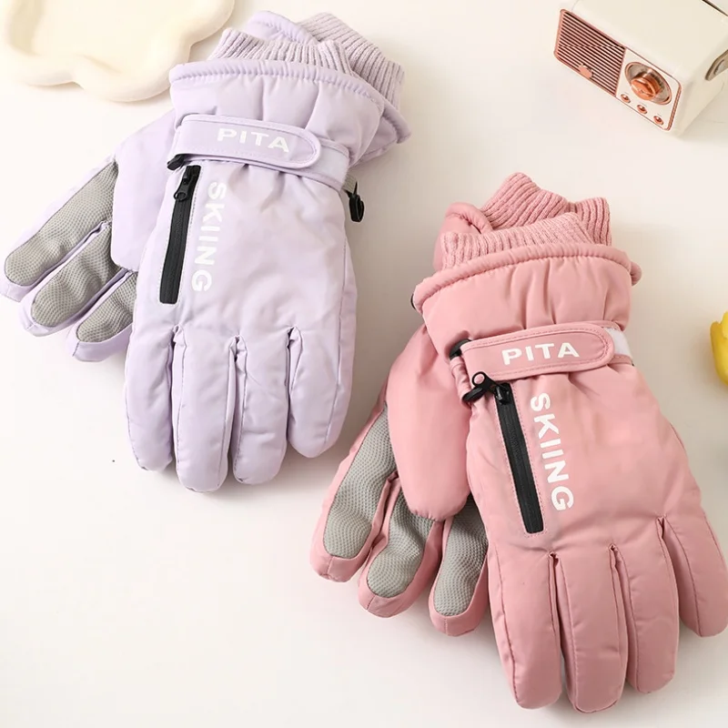 

Women's winter ski gloves with a fleece lining for warmth, windproof and waterproof, slip-resistant and durable