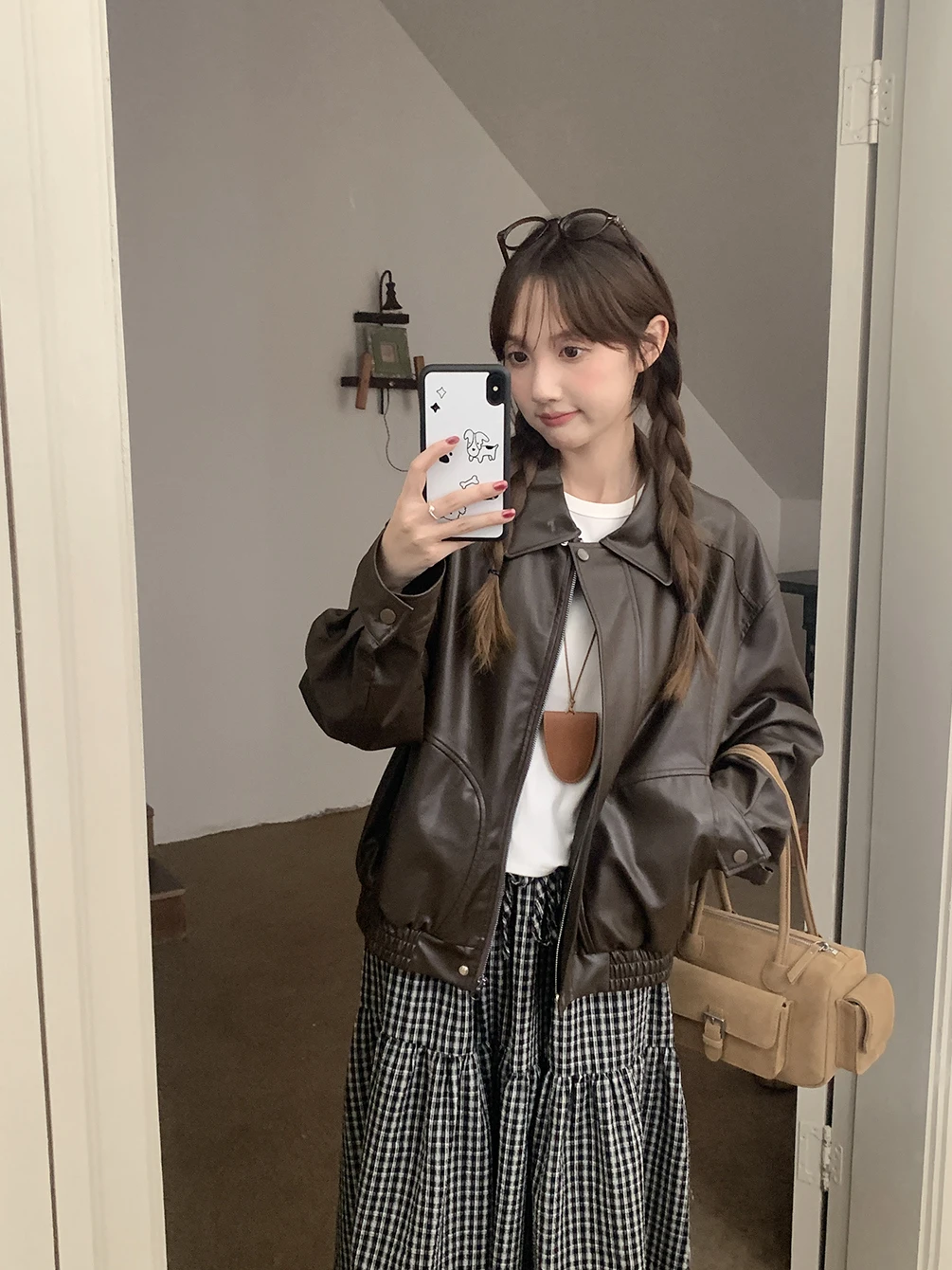 ゆったりとしたアメリカンスタイルのレトロなバイカーレザージャケット、折り返し襟、ストリートウェア、カジュアルなアウターウェア、冬の若い女性向け