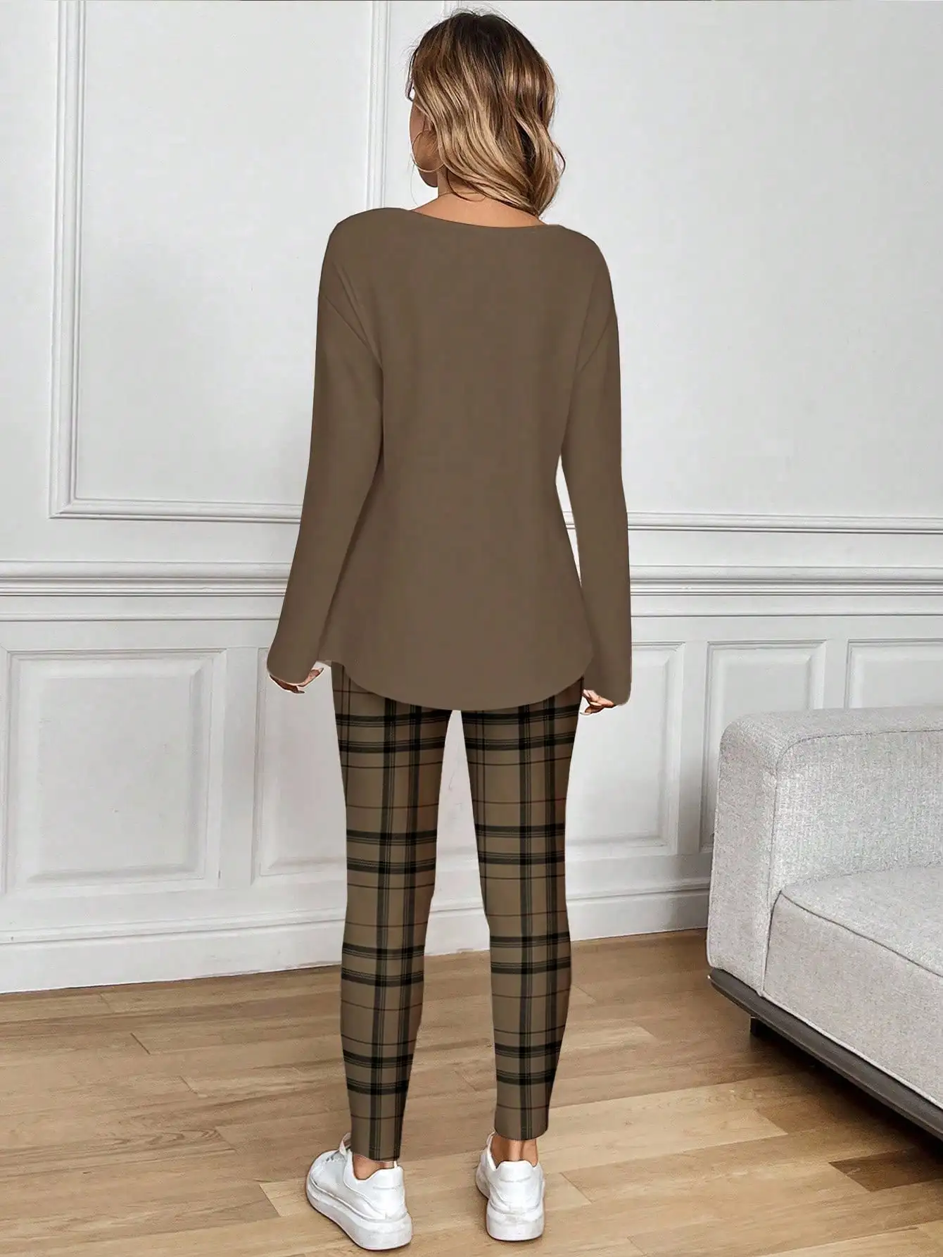 2 قطعة/المجموعة المرأة عارضة مخطط نمط طويل الأكمام تي شيرت وطماق، ملابس منزلية مريحة القهوة البني الأعلى
