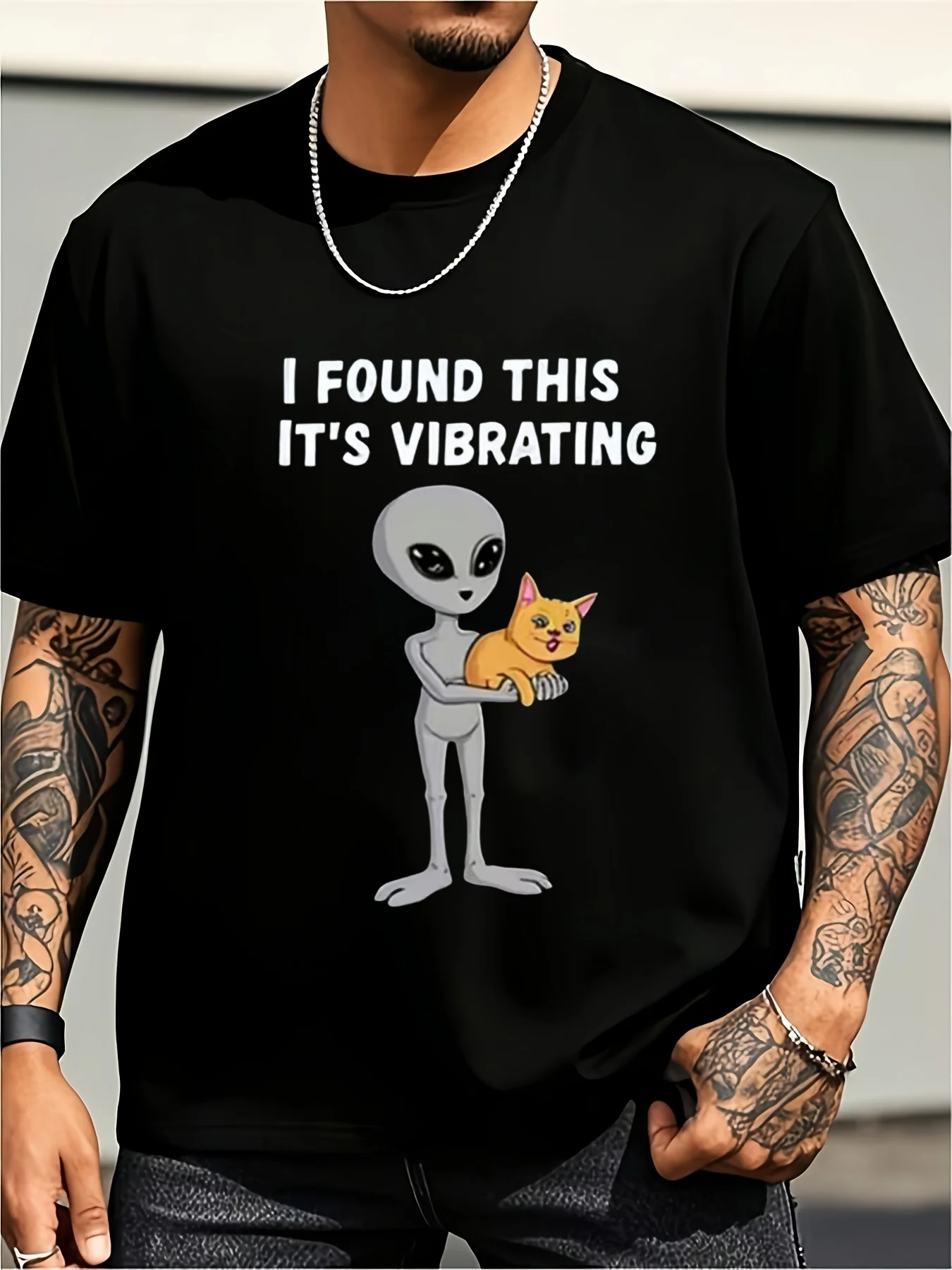 Men's Fun Alien Hugging Cat T-Shirt 