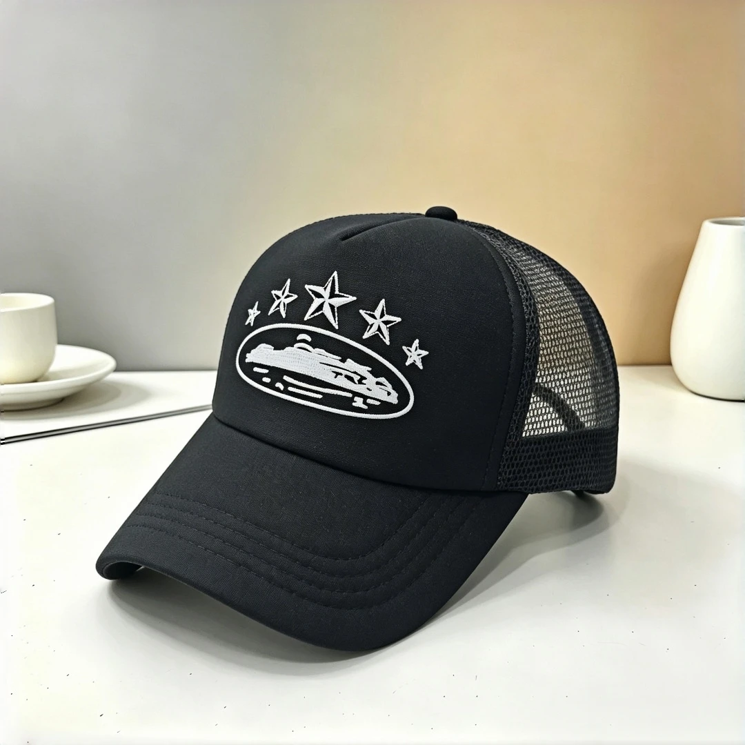 Truck Driver's Cap with Star Print, Suitable for Both Men and Women, Adjustable at the Back, Mesh Construction, Breathable and S