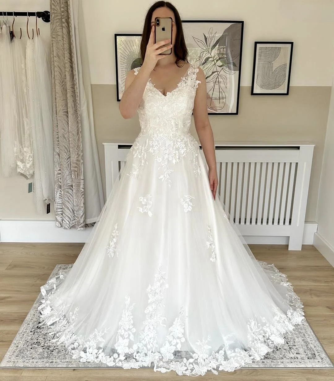 A Linha Vestido De Noiva Sem Mangas com Lace Apliques, Vestidos De Noiva, Tribunal De Trem, V-Neck, Personalizado para Medir