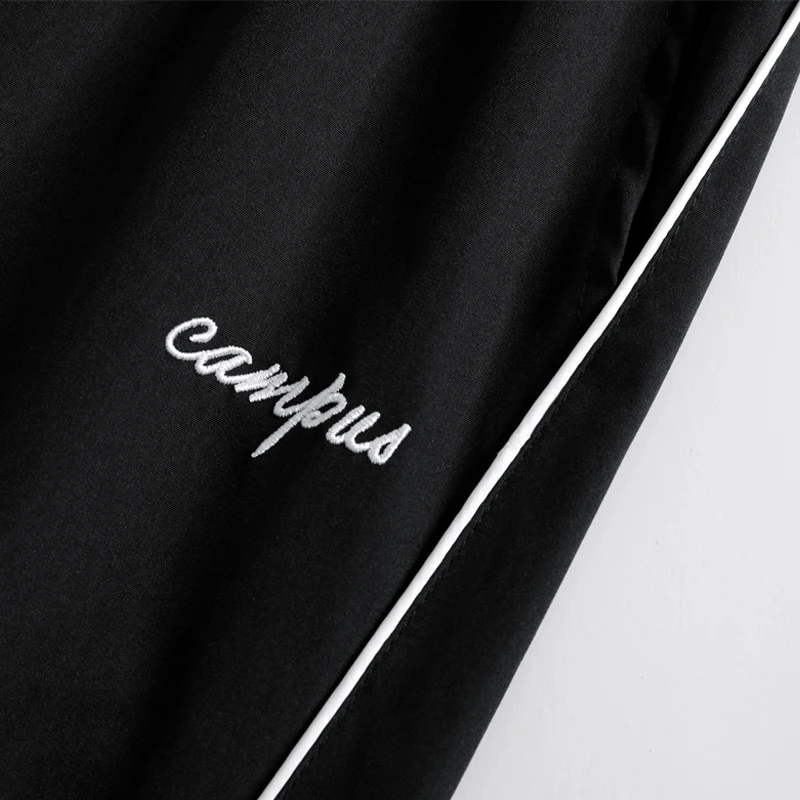 قطعة واحدة من السراويل الرجالية العصرية للربيع والخريف بطباعة نجوم مع بنطال مستقيم مطرز على شكل نجمة لافتة للنظر + تصميم مخطط جانبي، خصر برباط مرن مناسب لمختلف أنواع الجسم، غير ضيق، مظهر فضفاض كاجوال، سهل التعديل مع مظهر أنيق