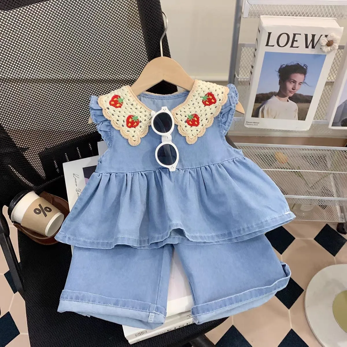 Conjunto de 2 piezas de ropa infantil para niña, estilo veraniego, top sin mangas de mezclilla con cuello de encaje de ganchillo + pantalones capri, conjunto para niñas