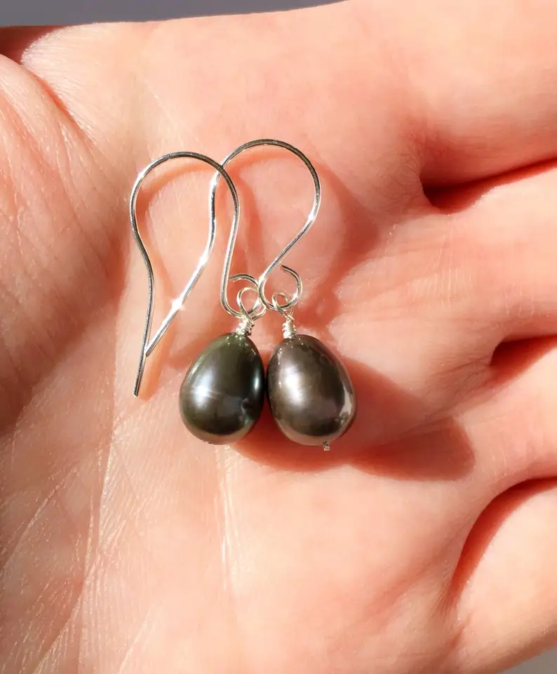 Black Pearl earrings / Simple pearl drop earrings / June birthstone / Minimalist earrings / Pearl jewellery / Gift for her