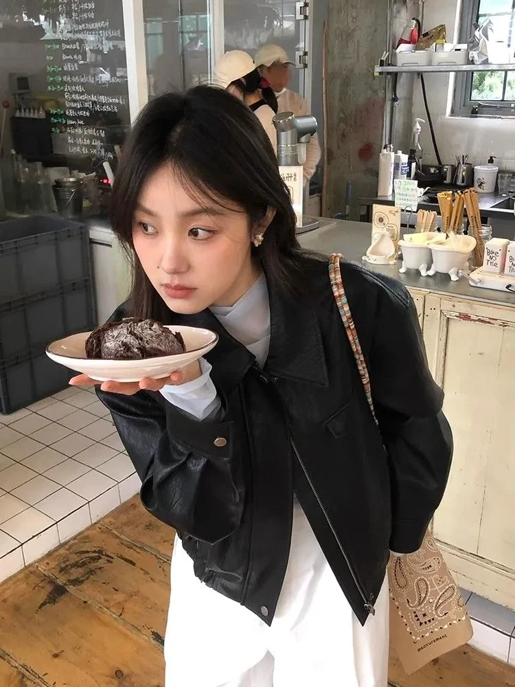 แจ็คเก็ตหนังสีดำฤดูใบไม้ผลิฤดูใบไม้ร่วงใหม่สูงอินเทรนด์บางอเนกประสงค์เกาหลีคอปกย้อนยุครถจักรยานยนต์หนังผู้หญิงแจ็คเก็ต