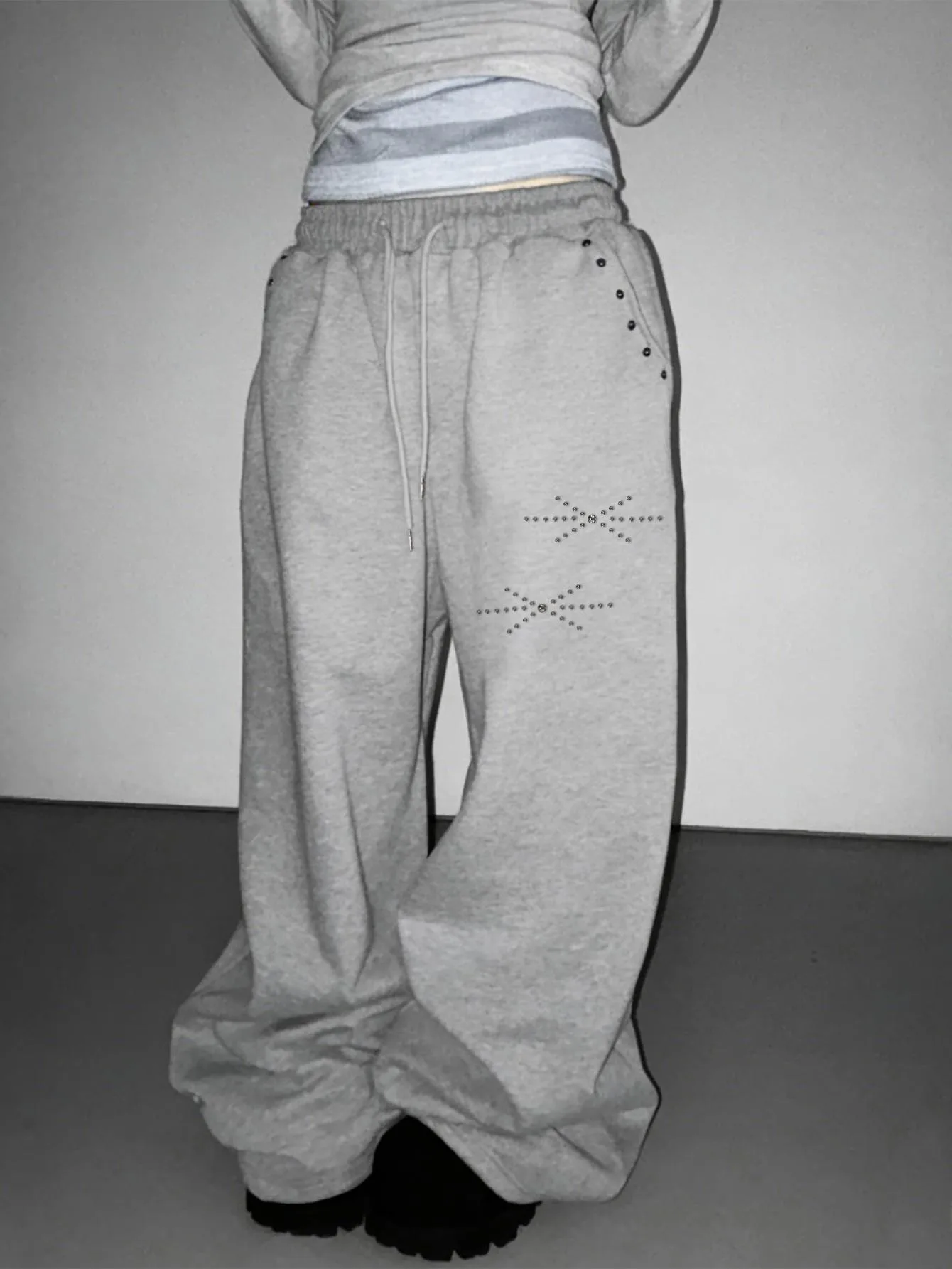 Ladies Rhinestone Star Decor Wide Leg Pants Drawstring Elastic Waist Pockets Loose Fit Black Gray Y2K Punk Casual Sweat Trousers