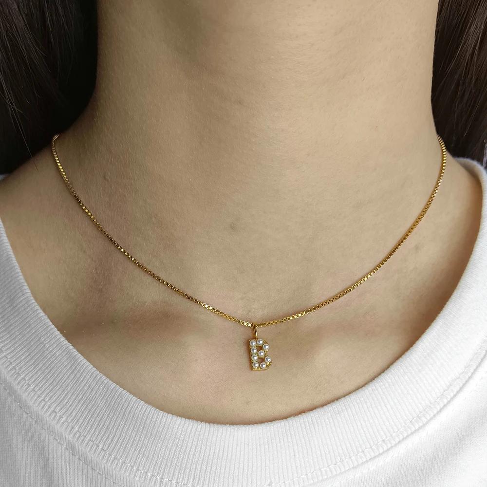 Collier Ras du Cou localité en Acier Inoxydable Avancé pour Femme, Pendentif Imitant des Initiales de Perles, Bijoux à la Mode, Cadeau