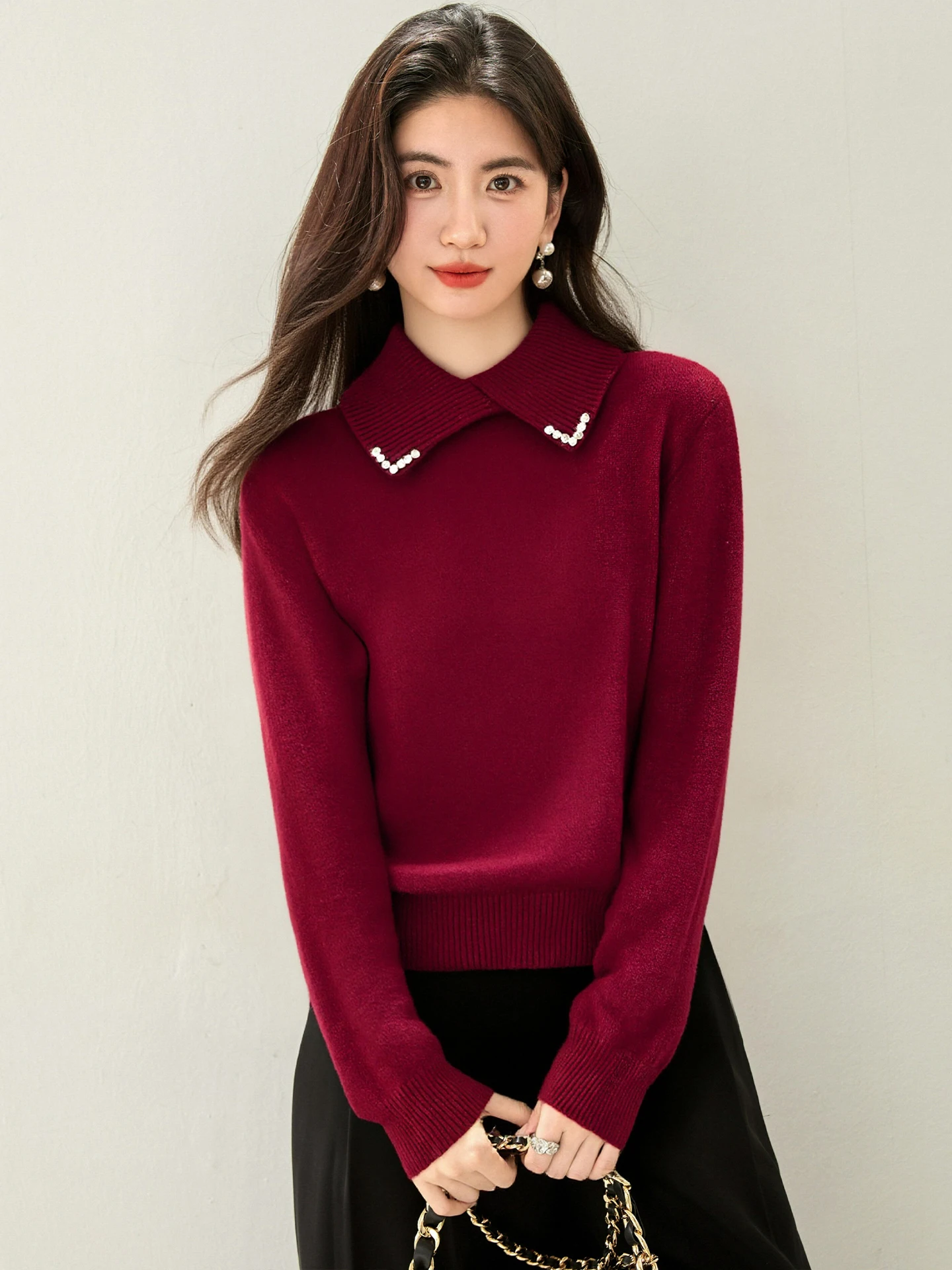 Red Turtleneck Sweater Is A Super Good-Looking Inner Top For Women To Wear During The New Year In Autumn And Winter