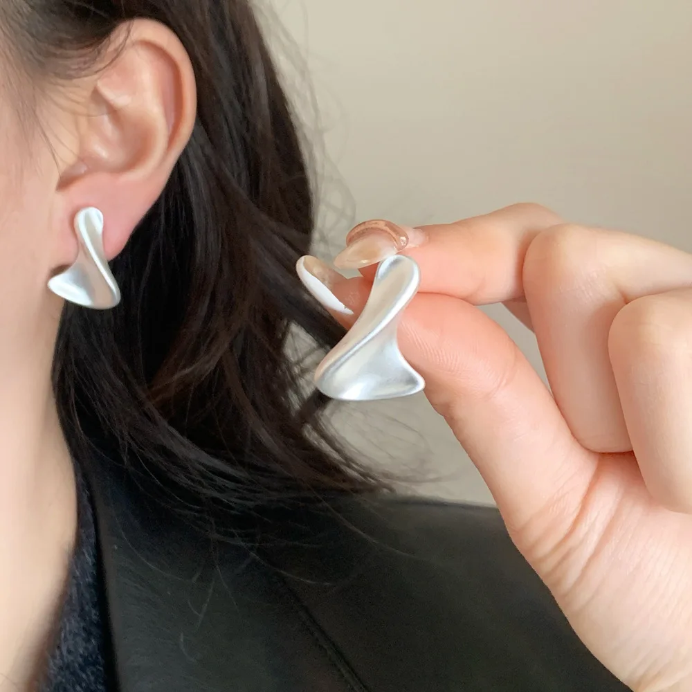 S925 الفضة إبرة المتخصصة تصميم الملتوية غير النظامية وأقراط النسخة الكورية الجديدة من غير النظامية مجوهرات للنساء 2026 هدية الولايات المتحدة #4