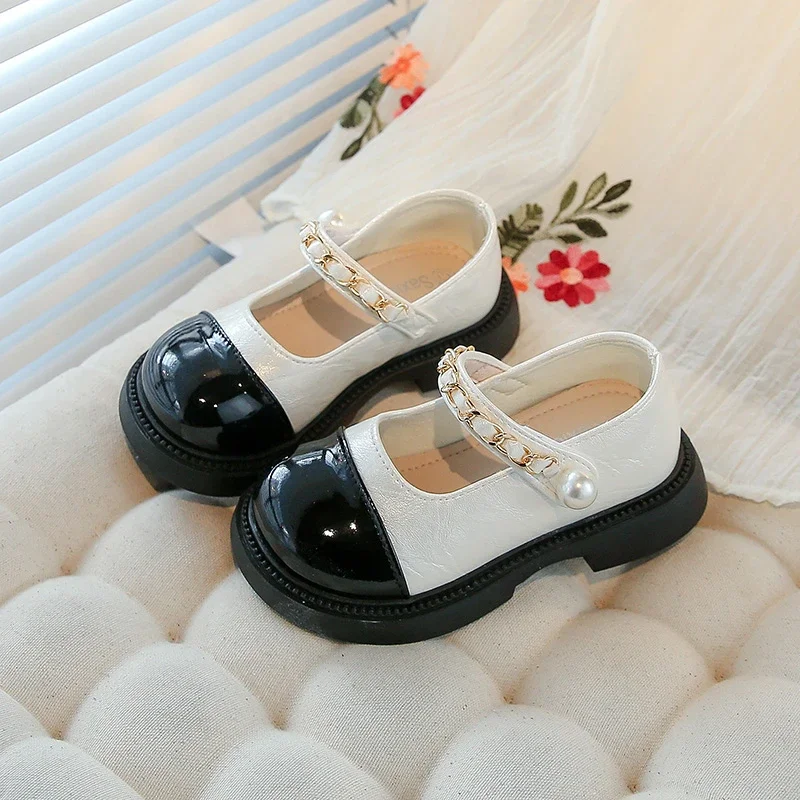 

Новинка осени 2024, детские кожаные туфли принцессы с круглым носком, универсальные элегантные детские туфли Мэри Джейн в корейском стиле на плоской подошве, мягкие
