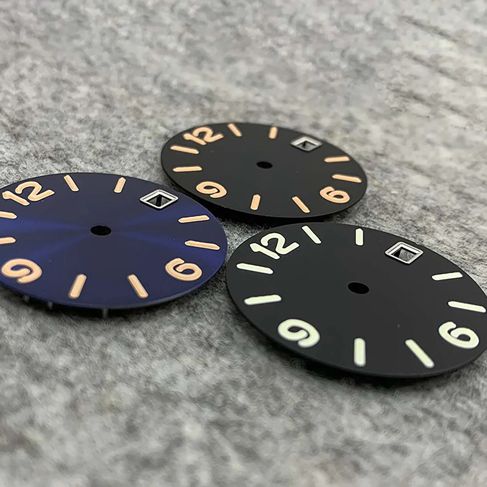 

28.5mm New Single Calendar 6 9 12 Sun Pattern/ Frosted Dial Green Luminous 3/3.8/4.2 Position For NH35/ NH36/ 4R/ 7S Movement