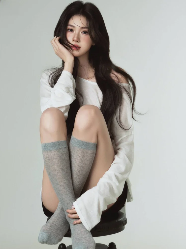 

New 2026 Studio Korean Style Female Atmosphere Simple Emotion Portrait Quality Personal Art Photo Clothing Spring Season