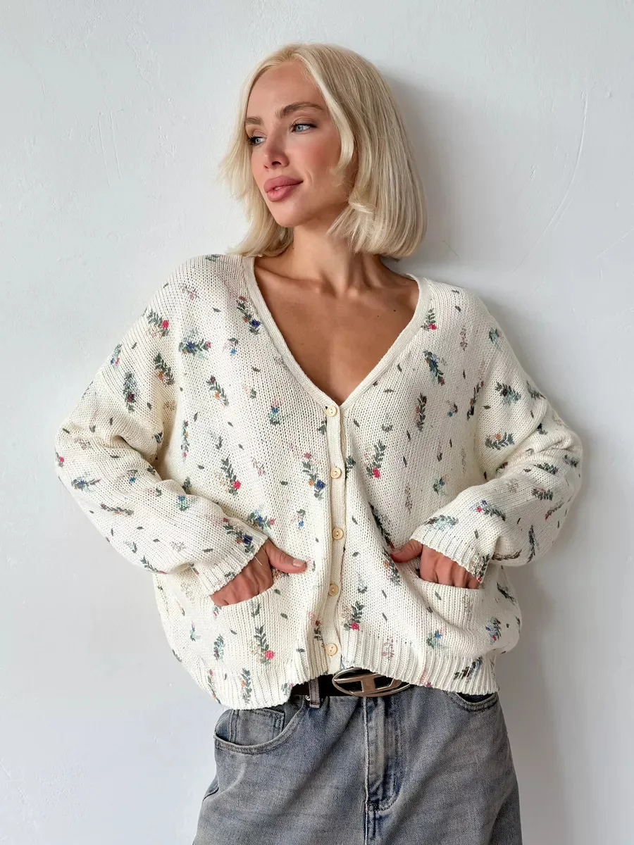 

Women's Vintage Floral Print Knit Cardigan V Neck Button Front Relaxed Fit Long Sleeve Casual Sweater