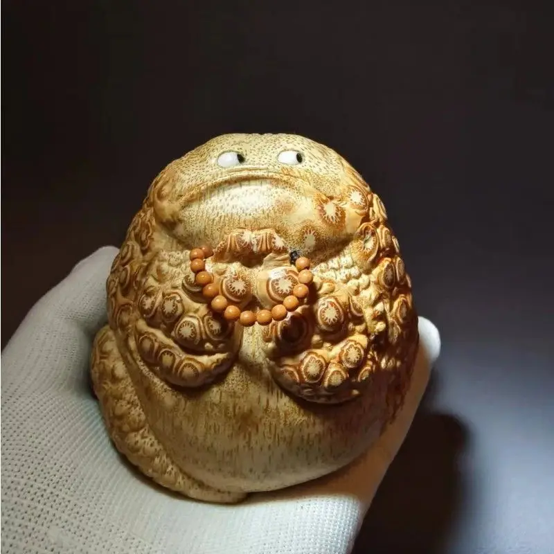 

Purely handmade ten-year-old material carving, lucky three-legged enlightenment, golden toad text play handle