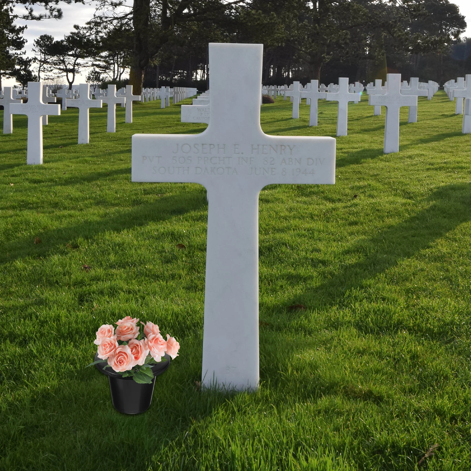 

4Pcs Cemetery Simulation Flower Pot Set Grave Decoration Realistic Lotus Nut Design Durable Easy Placement Cemetery Decoration