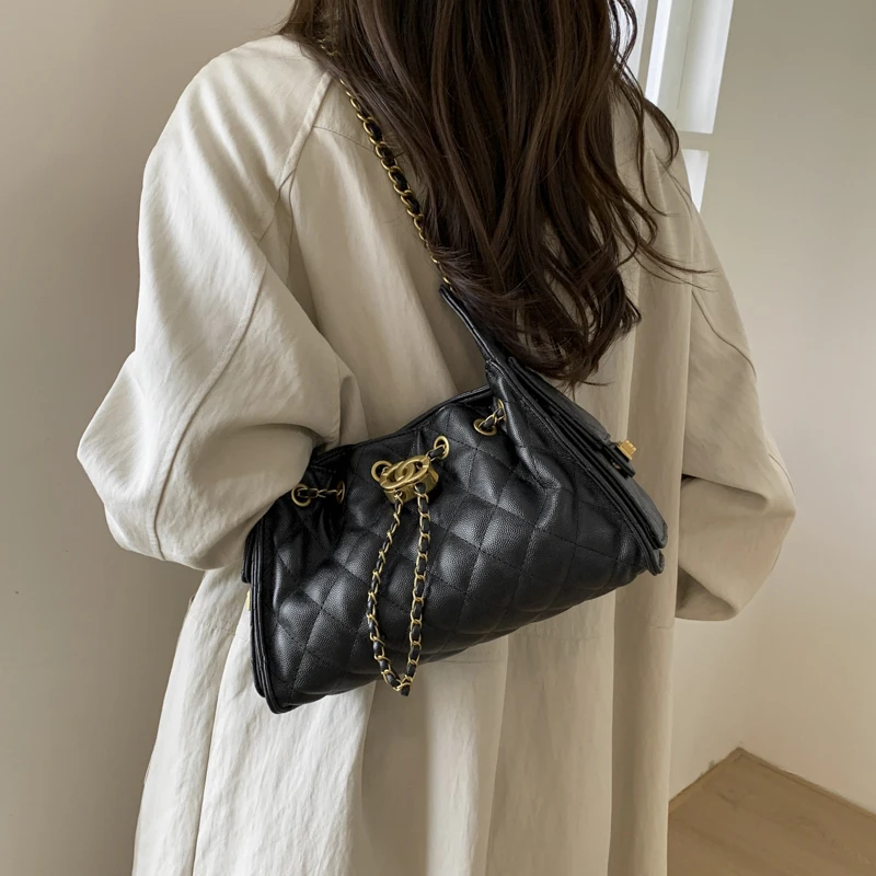 

Fashionable Women's Crossbody-Bag Made of Fine Leather Boasting Trendy Design and Famous Durable Look