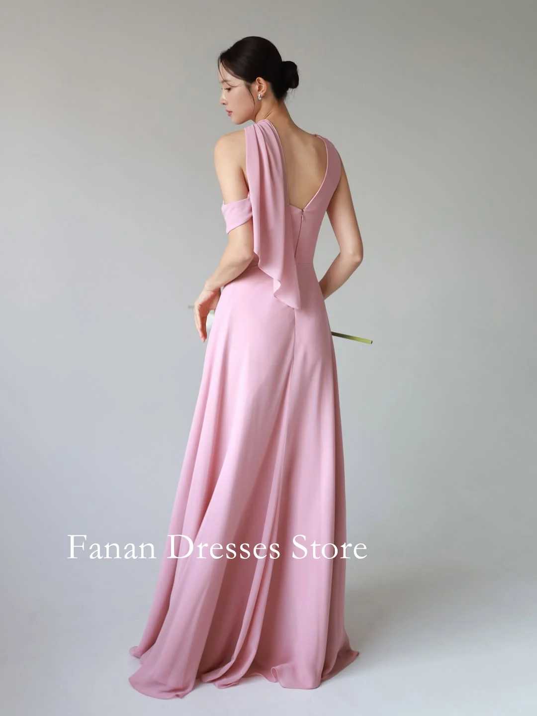 Sukienka maxi FANAN na jedno ramię, szyfonowa, różowa, sukienki wieczorowe, marszczone suknie ślubne damskie, suknie na imprezy, suknie na studniówki, szyte na miarę