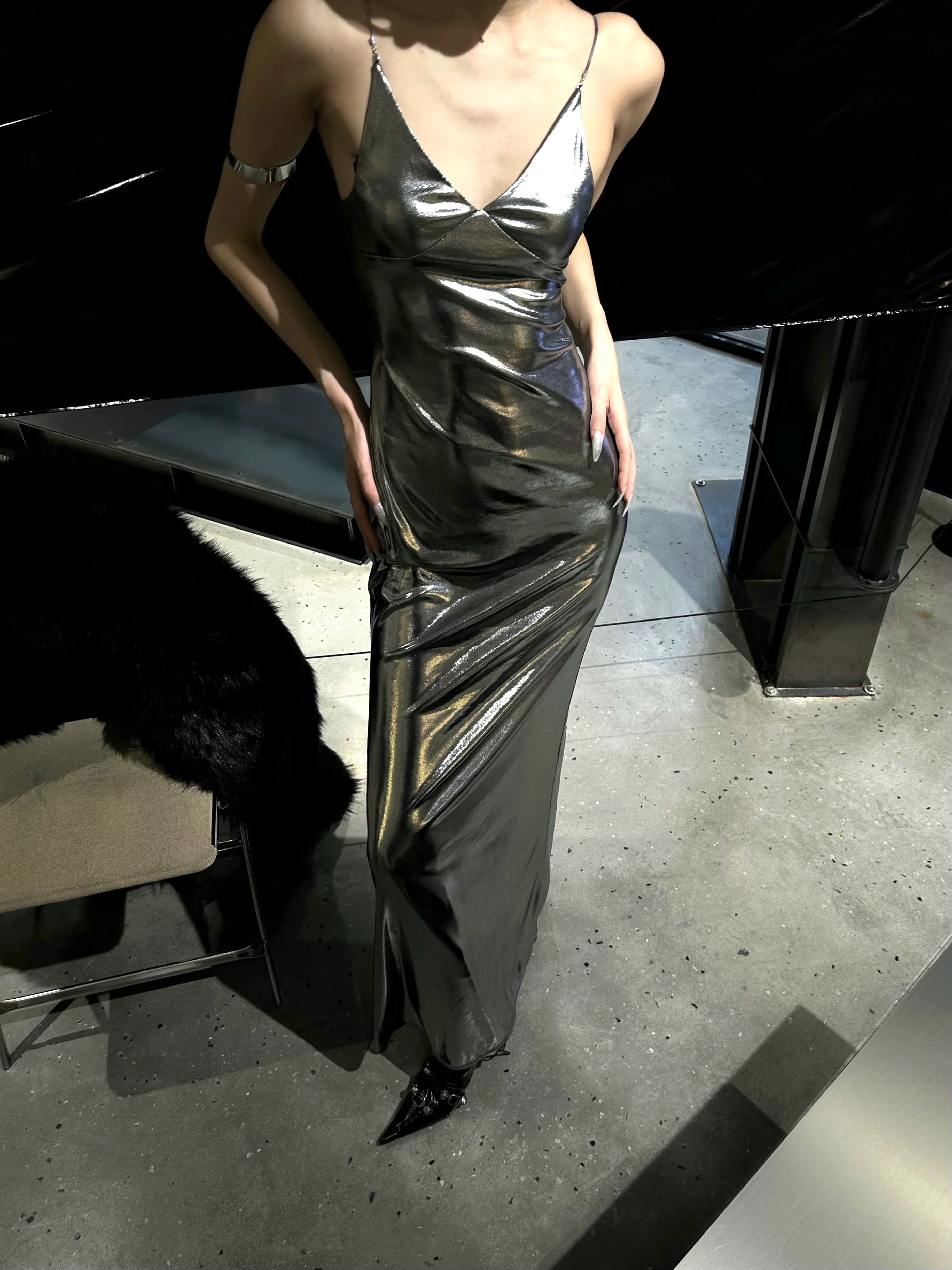 Liquid Metal Future Feeling Special Craft Hot Silver Stretch Knitted Clavicle Chain Dress Catwalk Evening Dress Skirt V-Neck