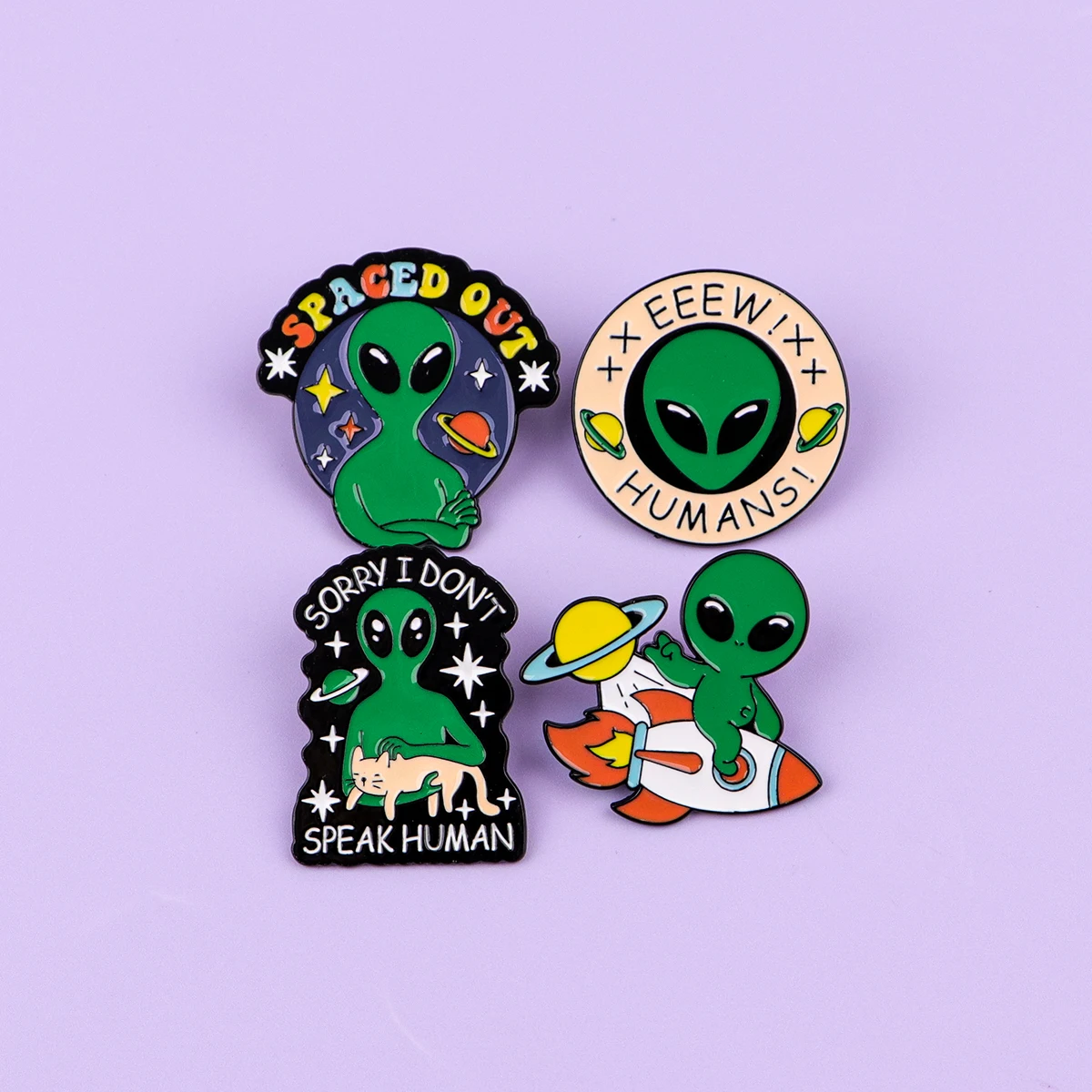 4 pz Carino UFO Alien Smalto Spille Distintivi Del Fumetto sullo Zaino Spille da Donna Cappello Spille Accessori Cosplay Giocattoli Regali