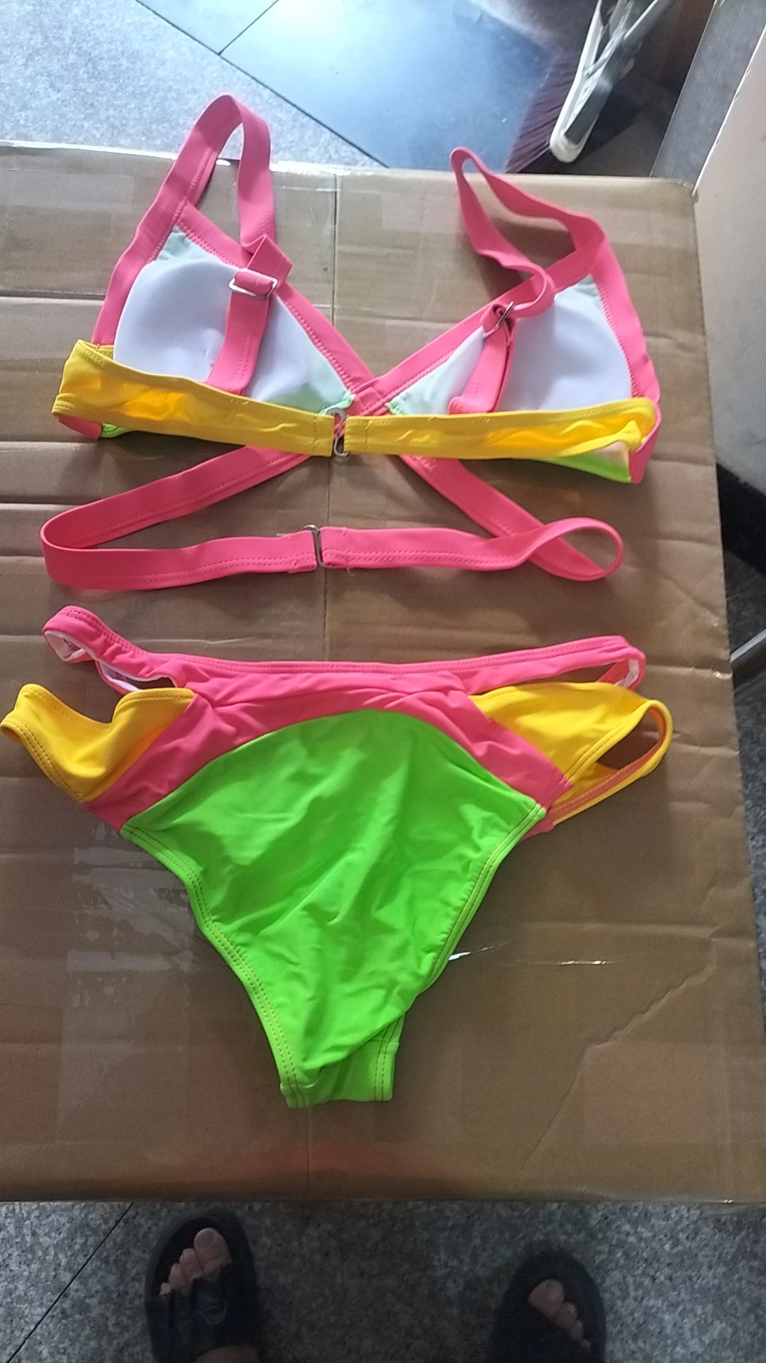 F4287 Zestaw bikini z blokami kolorów