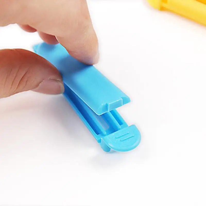 Plastic Bag clip Large size Sealer up for food flavoring trash pack Kitchen accessories color Random